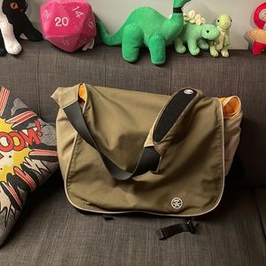 Messenger bag - perfect for one bag travel
